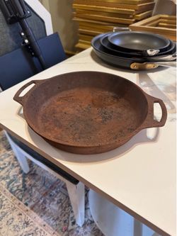 LODGE CAST IRON CAMPFIRE SKILLET