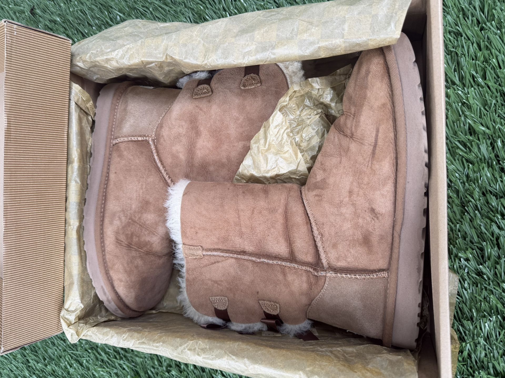 UGG Low Rise Button, Bailey Chestnut Boots Women’s Size 9