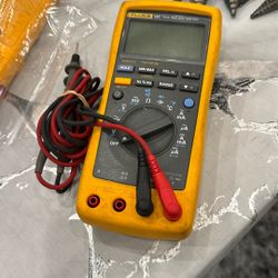 Fluke 187 True RMS multimeter