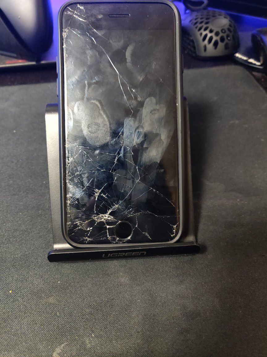 Cracked iPhone 8 64gb