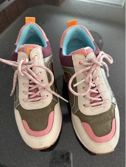 Snickers size 6 for women