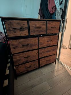Dresser .