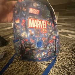 Marvel Superheroes Backpack and Lunch Bag Set