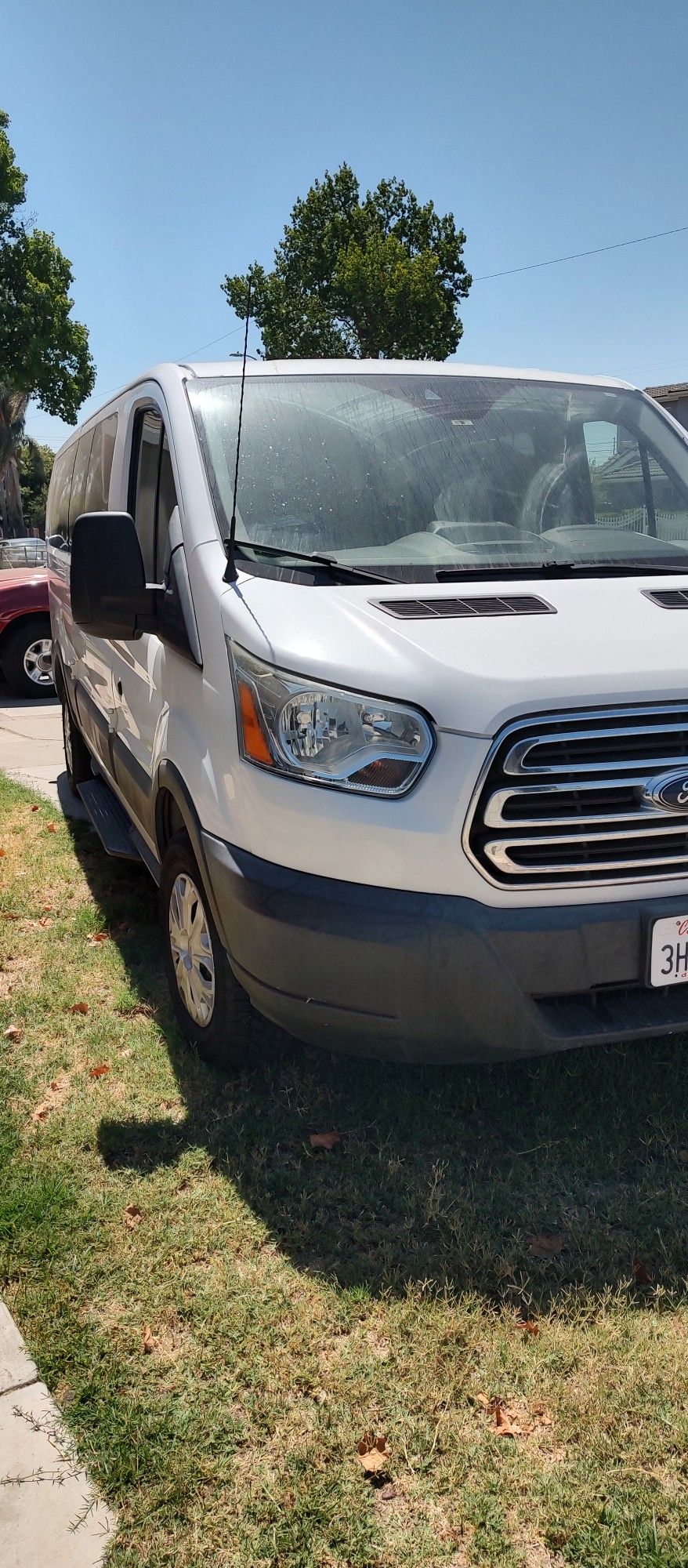 2016. Ford. 12. Passenger Van