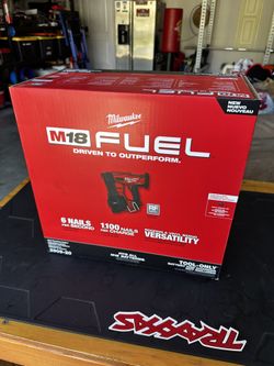 Milwaukee Roofing Nail Gun (Tool-Only)