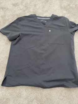 Grey Fabletics Men’s Scrub Top (L)