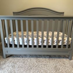 Baby Crib And Mattress 