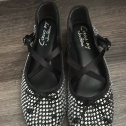 Woman flats size 7