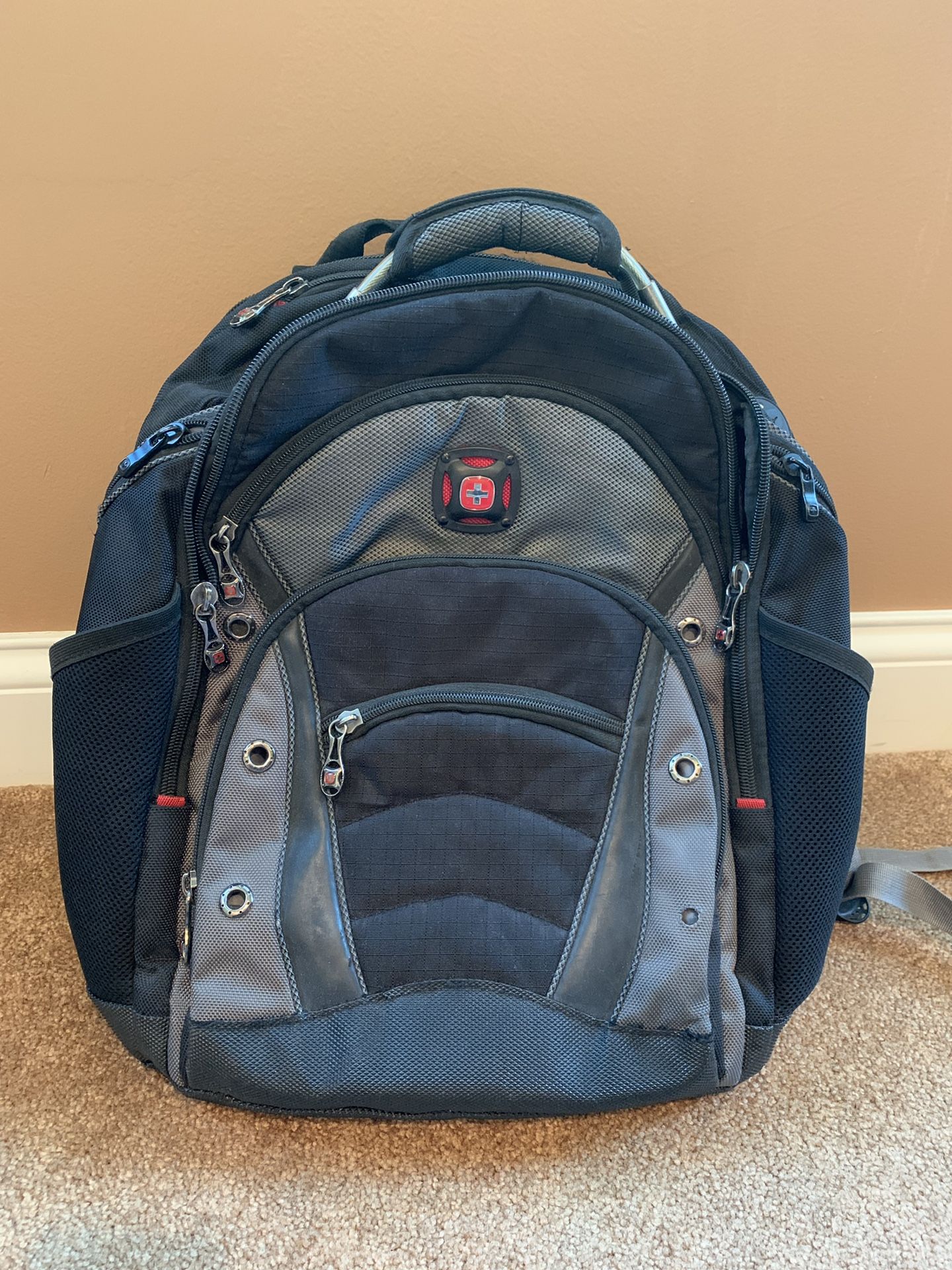 SwissGear - Synergy laptop backpack - Black/Gray