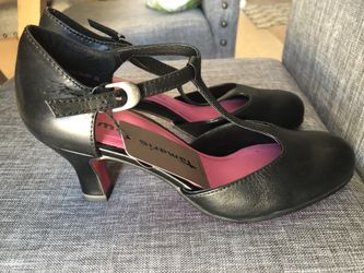 Leather heels 2.5” size 6