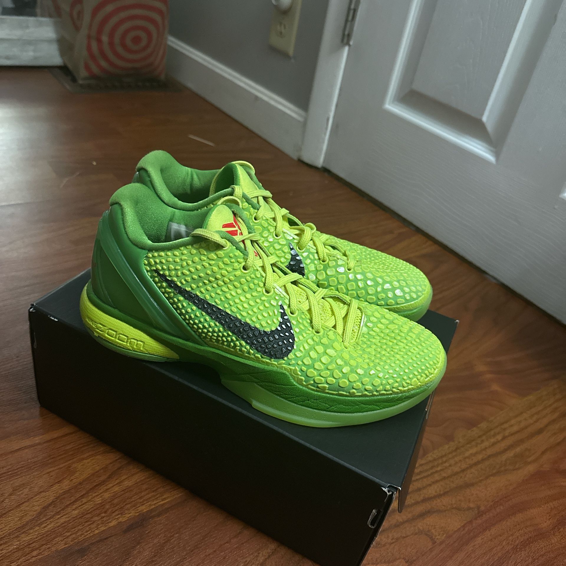 kobe grinches size 7