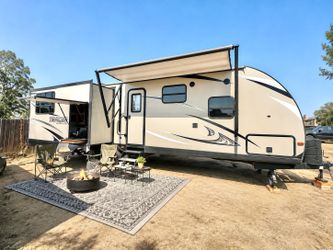 2018 FOR SALE BY OWNER 36FT TRAILA
