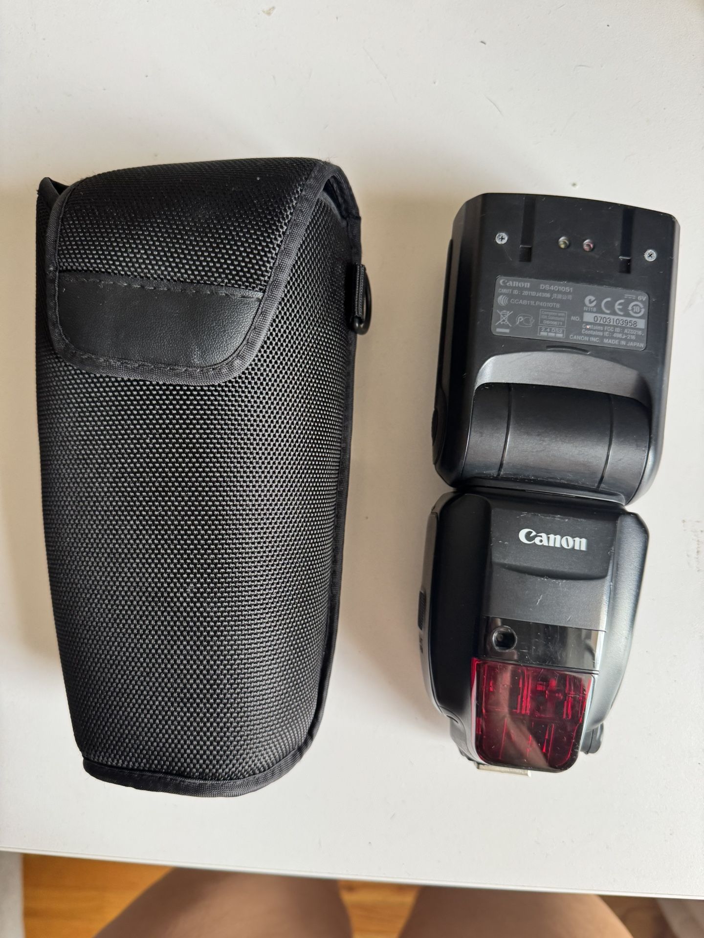 Canon 600exii rt Speed light // On Camera flash