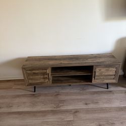 Tv stand/Entertainment Center