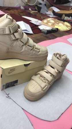 Billie Eilish// Nike Air Force One High 1 ‘07 SP