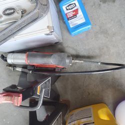 Milwaukee Cordless Grease Gun