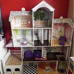 Doll house in like new conditions.   There are no dings and dents. Daughter didn’t use it much.   Pick up only near ann rd and jones.  58 in high 52 i