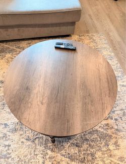 Round dining  table