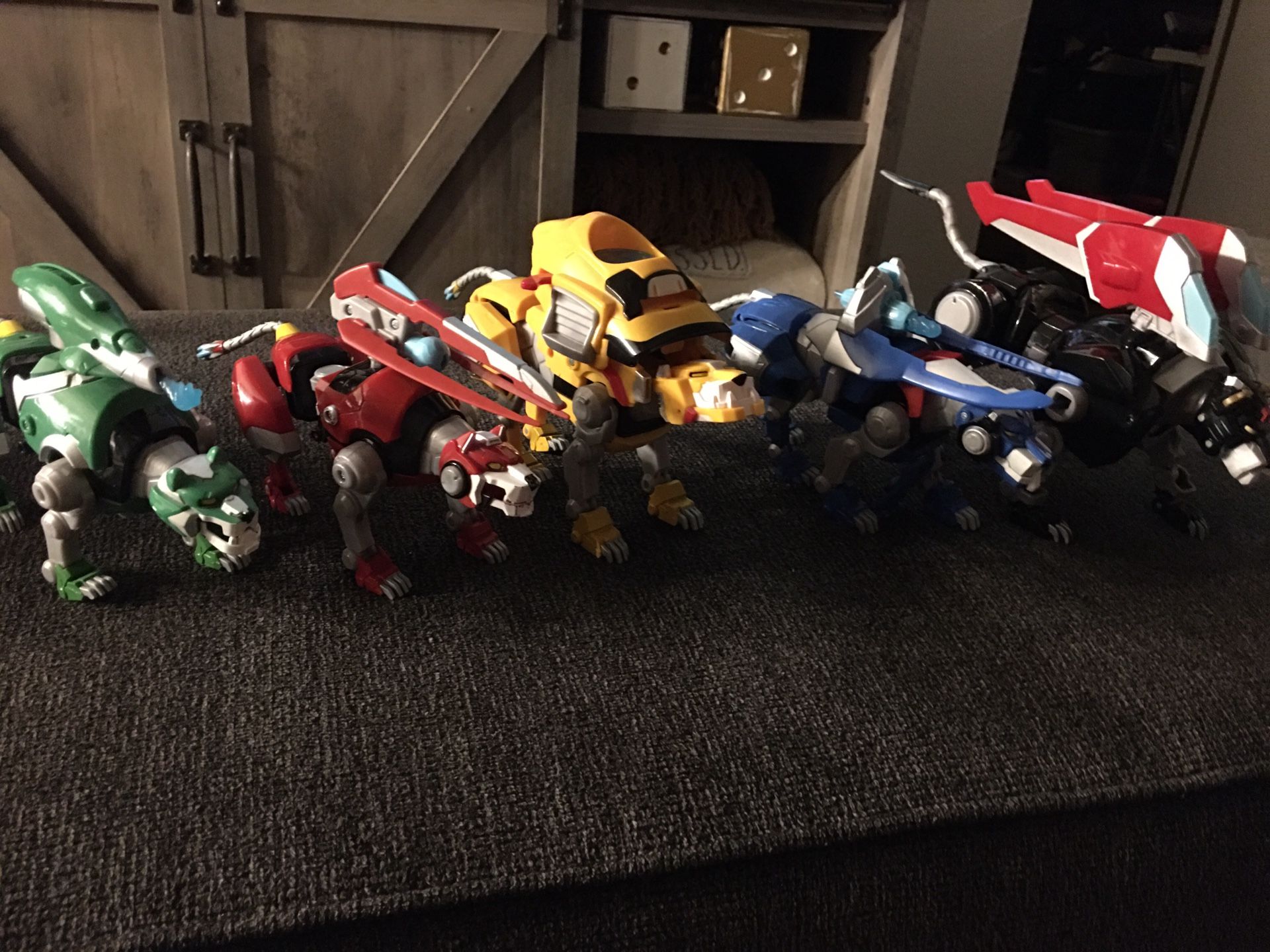 Voltron robot