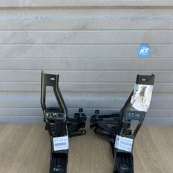 BMW X3/X4 G01 G02 OEM NEW LEFT AND RIGHT HEADLIGHT BRACKET 2017-2024