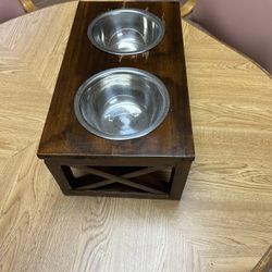 Pet Feeder  - Excellent Condition 