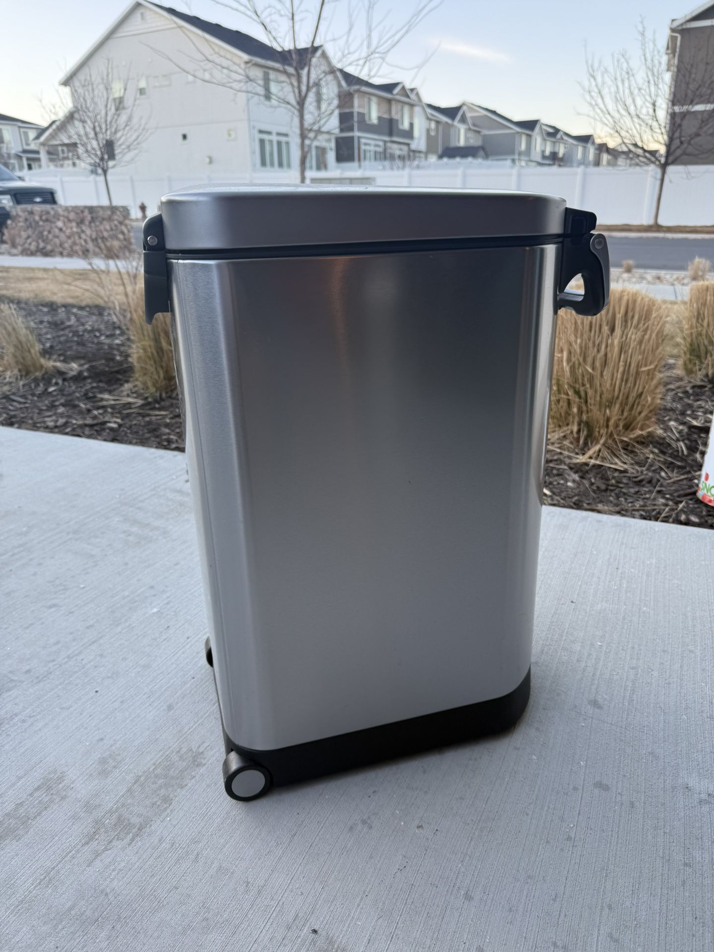 Simple Human Dog Food Container