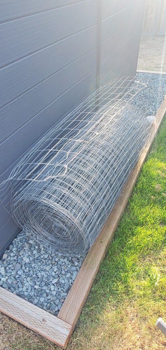 100ft long by 4ft high fencing