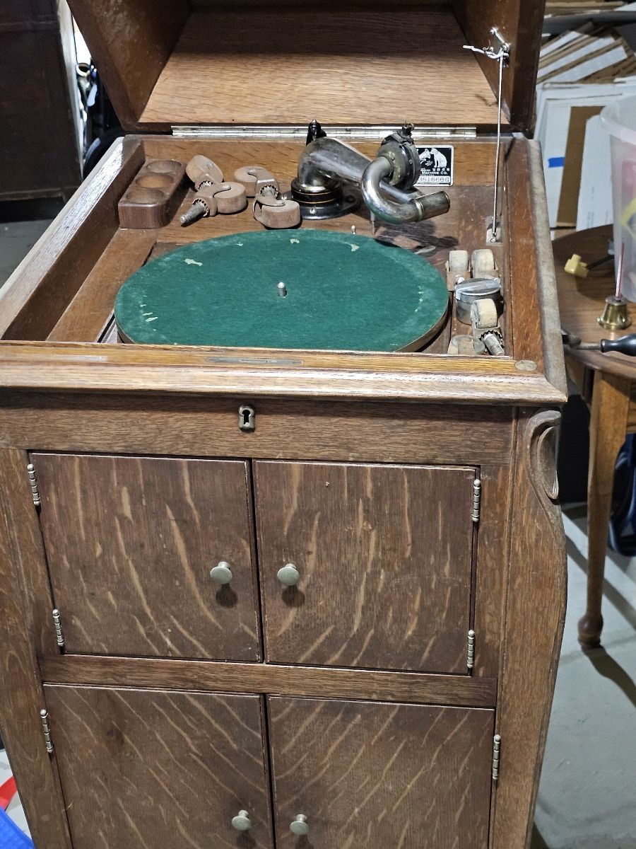 Record Player - Victor Talking Machine Plays 78’s $450 OBO