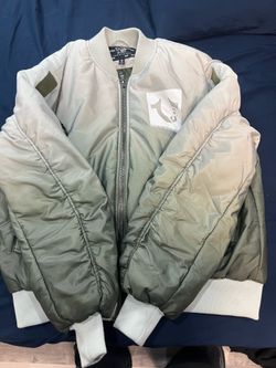 True religion puffer jacket L
