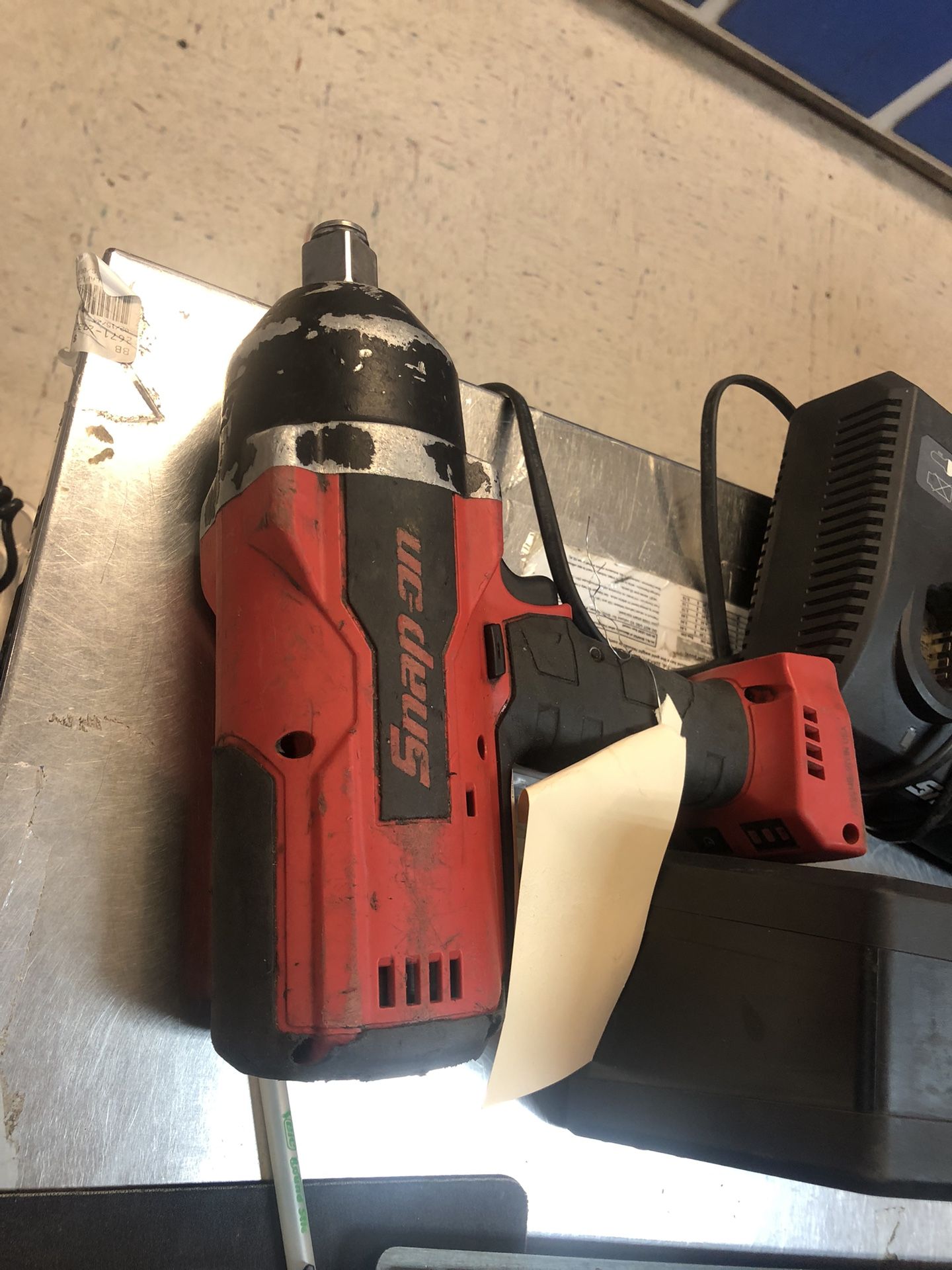 SNAP ON IMPACT WRENCH 3/4 With 1 Charger And Battery