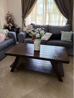 Rustic Coffee Table Set with 2 Matching End Tables – Excellent Condition