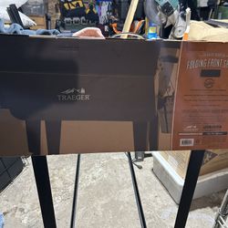 Traeger Folding front shelf