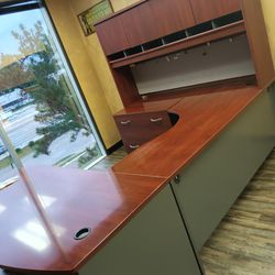 Beautiful Large U shape Executive Desk W/ hutch