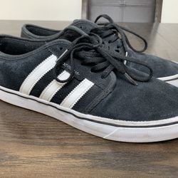 Basic Adidas Sneakers, Black/White Size 9.5