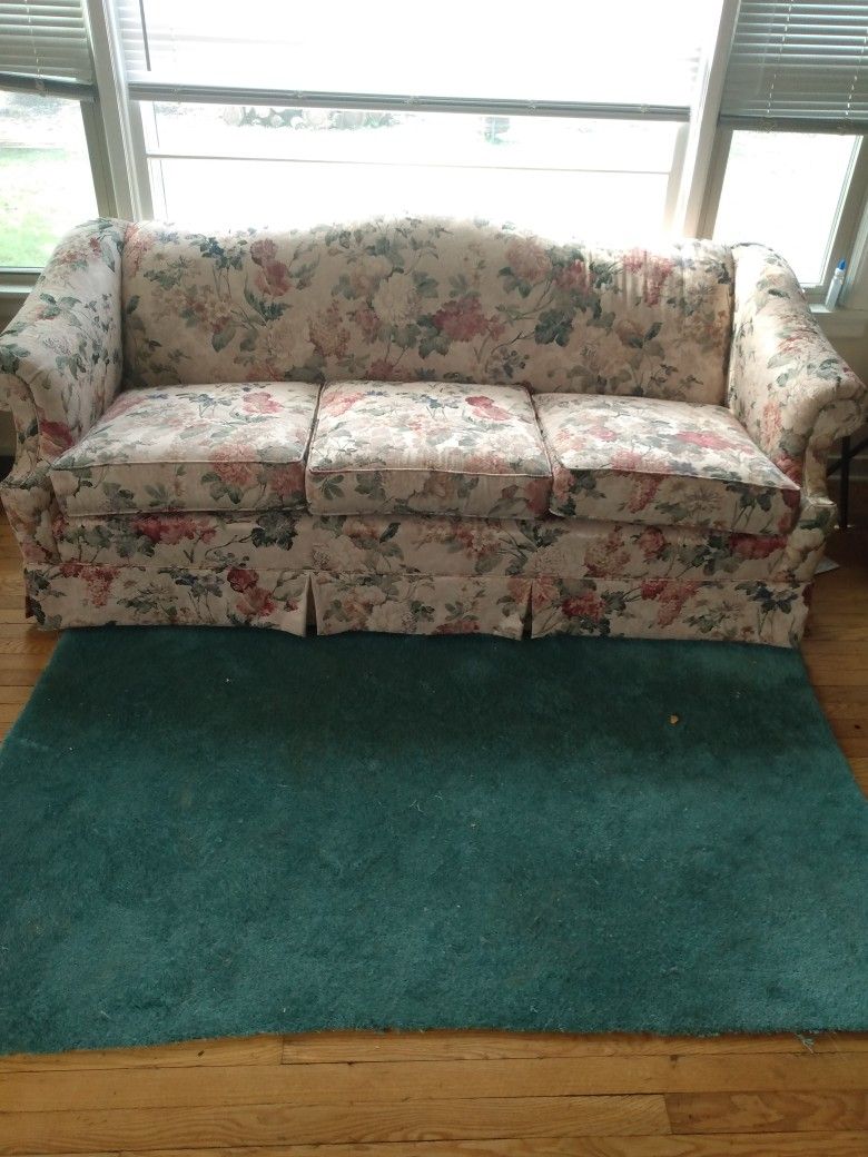 Fashion House Fine Crafted Sofa