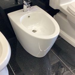 One Piece Bidet Single Hole Back Deck Mount White Color New Fully Skirted Ready For Pick Up Today