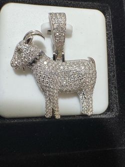 GOAT PENDANT MOISSANITE