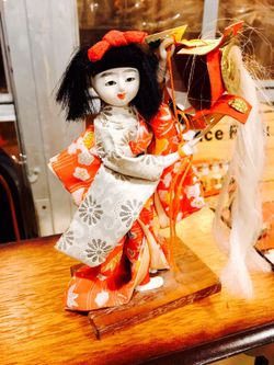 Japanese Geisha figure orange and white