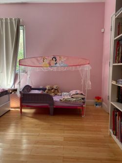 Disney Toddler bed for girl