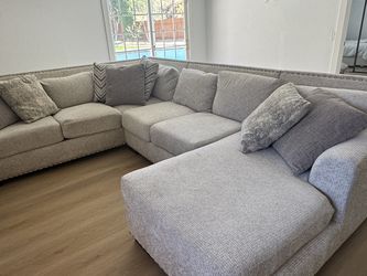 Large Modern Premium Sofa – Perfect Condition!