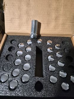 24 count White Knight Lug Nuts