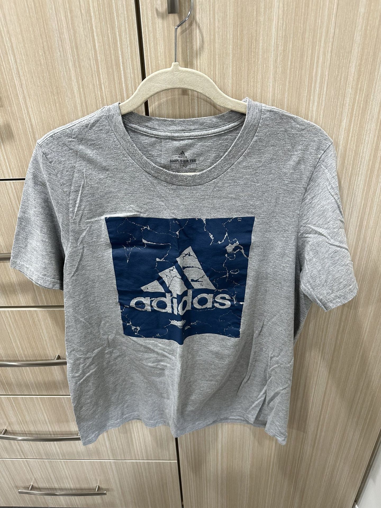 Addidas Large T-Shirt 