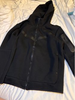 Black Nike tech outfit