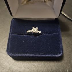 White GOLD Diamond Ring. 4(.01) & 1 (.65) Rock. 