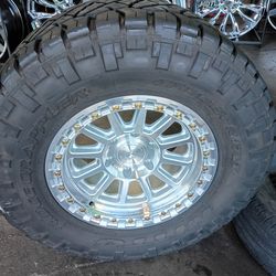 SET DE ARENA WHEELS 17 CON LLANTAS USADAS NITTO 33 12.50 17