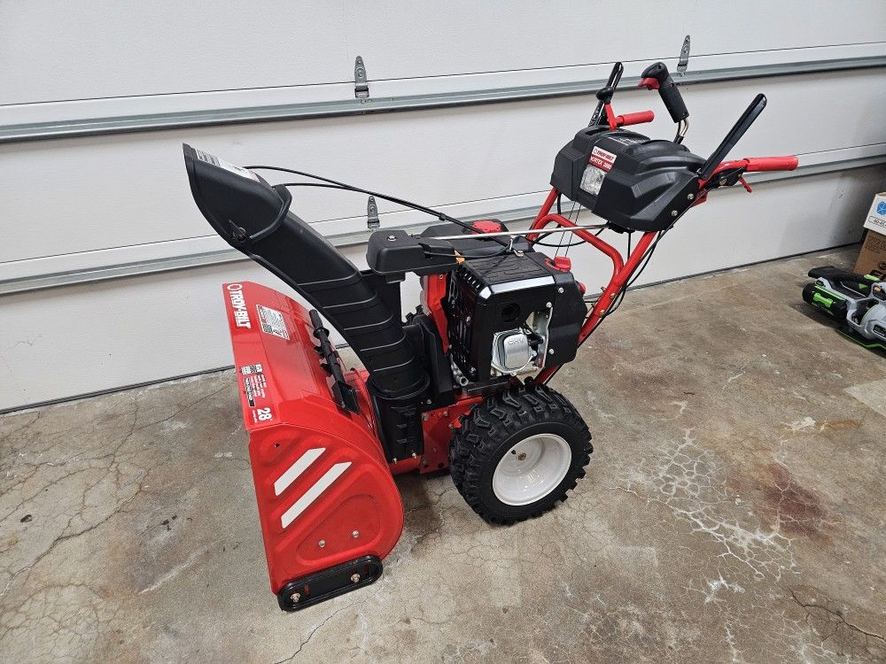 Troy Bilt 28 Inch Wide Snowblower Like Brand New Snowthrower 3 Stage