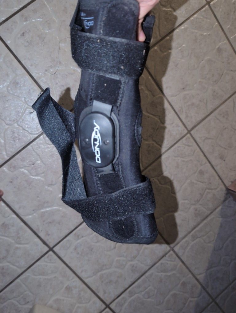 Knee Brace Size XS