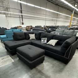 Sectional  Sofa Chaise  And Ottoman.  New Sectional Come In A Box Color Black   Nuevo Sofa Seccional Color Negro  