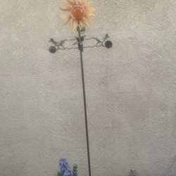Roadrunner Solar Spinner Garden Stake