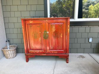 Antique dresser/cabinet